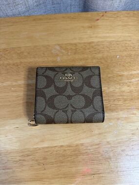 COACH Signature Canvas Card Wallet in Brown